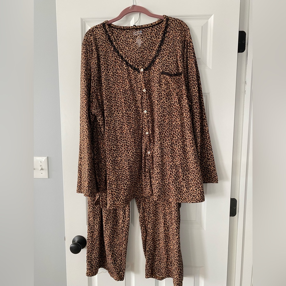 Croft & Barrow Woman’s Pajama Set Cheetah Print Size 3X